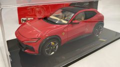 Polistil Ferrari Purosangue 2022 con teca 1/18 Rosso Corsa - scala 1:18
