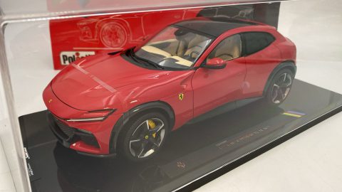 Polistil Ferrari Purosangue 2022 con teca 1/18 Rosso Corsa