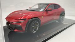 Polistil Ferrari Purosangue 2022 1/18 Rosso Magma, con teca - foto 3