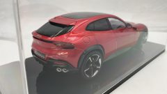 Polistil Ferrari Purosangue 2022 1/18 Rosso Magma, con teca - foto 5
