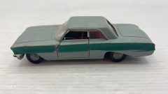 Politoys Oldsmobile F-85 Cutclass Coupe 1/41, modellino vissuto e con segni di usura, senza scatola originale - foto 2