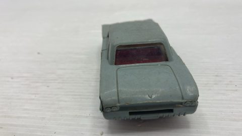 Politoys Oldsmobile F-85 Cutclass Coupe 1/41, modellino vissuto e con segni di usura, senza scatola originale