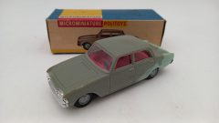Politoys APS Ford Taunus 17M 1/41, plastica che ha cambiato colore - scala 1:41