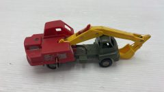 Politoys 2 modelli messi insieme, Autoambulanza Militare n. 6 ed escavatrice n. 228 1/43, segni di usura senza scatola origi?