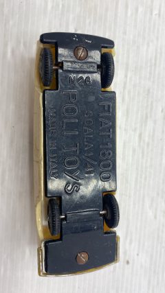 Politoys Fiat 1800 1/41 modellino vissuto e con segni di usura e vernice rovinata, senza scatola originale - foto 5