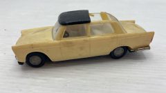 Politoys Fiat 1800 1/41 modellino vissuto e con segni di usura e vernice rovinata, senza scatola originale - foto 3