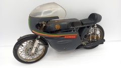 Protar Benelli 250cc 4 cilindri bialbero 1/9, kit montato da restaurare e pulire, mancante del cavalletto, senza scatola ori?