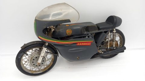 Protar Benelli 250cc 4 cilindri bialbero 1/9, kit montato da restaurare e pulire, mancante del cavalletto, senza scatola originale