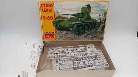 Plast Aero Czolg Lekki T-60 1/35, carro armato in kit di montaggio