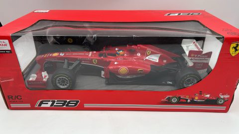 Rastar Ferrari F138 1/12 modello radiocomandato funzionante completo di radiocomando, scatola lievemente usurata