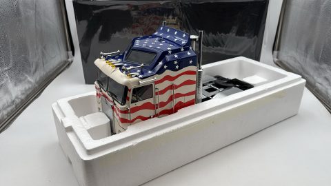 Road Kings Kenworth K100 Aerodyne Tractor Truck 1976 1/18