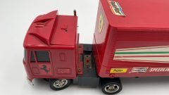 Reel Camion Ferrari F1 1/24 modello radiocomandato, manca antenna, manca radiocomando, non funzionante, segni di usura del tempo - foto 2