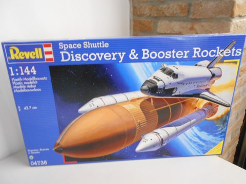 Revell Space Shuttle Discovery & Booster Rockets 1/144