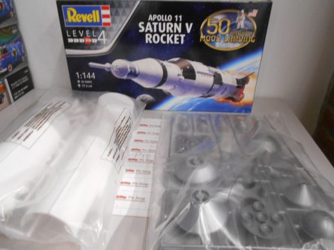 Revell Apollo 11 Saturno V rocket 1/144