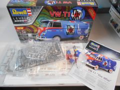 Revell Volkswagen T1 The Who 1/24, kit di montaggio completo di colla, colori e pennello - scala 1:24