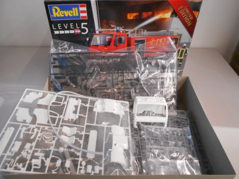 Revell Mercedes-Benz 1625 TLF 24/50 vigili del fuoco 1/24