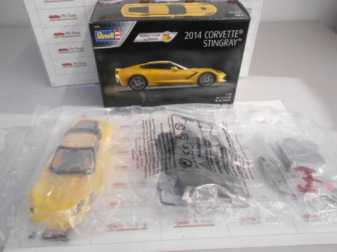 Revell Chevrolet Corvette Stingray 2014 easy-click system 1/25