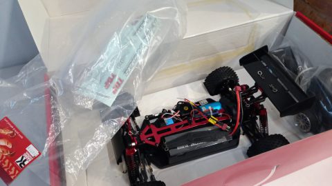 RK Buggy elettrico 1/10 brushless 2,4 Ghz, quattro ruote motrici, batteria Lipo 7,4 V 3500 mAh 30 C, carrozzeria trasparente da forare, completo di tutto