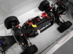RK Truggy elettrico a spazzole 1/10, radio 2,4 GHZ, motore classe 550, 4 ruote motrici, batteria NIMH 7,2V 2000 mAh, completo di tutto - foto 4