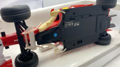 X.Q.Toys Ferrari 248 F1 radio comandata, completa di tutto, parti ingiallite, scatola rovinata, normali segni del tempo 1/10 - foto 4