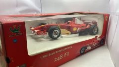 X.Q.Toys Ferrari 248 F1 radio comandata, completa di tutto, parti ingiallite, scatola rovinata, normali segni del tempo 1/10 - foto 3