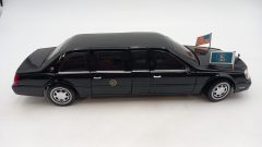 Road Signature Cadillac DeVille Presidential Limousine 2001 1/24, senza scatola originale - foto 4