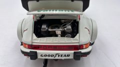 Schuco Kremer Porsche 934 RSR 1976 1/18 - foto 7
