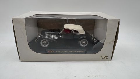 Signature Models Cord 812 Superchrged 1937 1/32 Scatola Lievemente usurata
