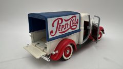 Solido Ford V8 1936 Furgone Pepsi cola 1/19,  senza scatola originale - foto 2
