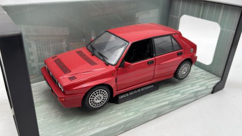 Solido Lancia Delta HF Integrale 1991 1/18, manca vetro sinistro, senza scatola originale