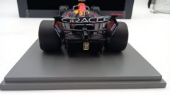 Sparkmodel Oracle Red Bull RB20 Max Verstappen WC Las Vegas 2024 1/18, teca e scatola rotta come si vede in foto - foto 5