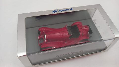 Sparkmodel Alfa Romeo 8C Touring 1936 1/43, teca con qualche piccolo segno