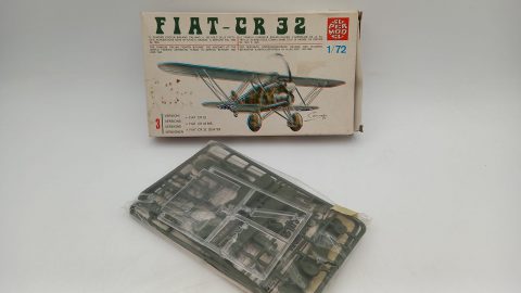 Super Model Fiat CR32 1/72, confezione usurata