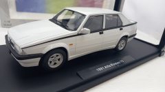 Triple 9 Alfa Romeo 75 1988 1/18 - scala 1:18
