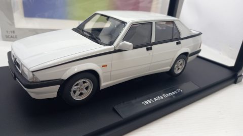 Triple 9 Alfa Romeo 75 1988 1/18