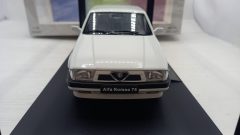 Triple 9 Alfa Romeo 75 1988 1/18 - foto 2