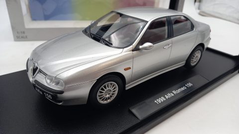 Triple9 Alfa Romeo 156 1998 1/18