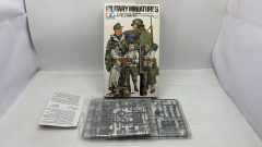 Tamiya German soldiers at field briefing 1/35 - scala 1:35