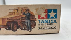 Tamiya Sd.kfz.250/9 1/35, scatola leggermente danneggiata dal tempo - scala 1:35