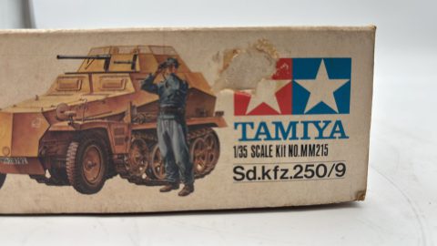 Tamiya Sd.kfz.250/9 1/35, scatola leggermente danneggiata dal tempo