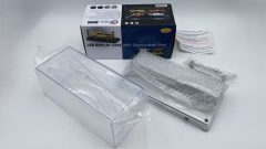 Linkwow Teca display case con luci a LED per modelli 1/24, 1/43 o 1/64. Misure: 27 x 12,5 x 12 cm di altezza, base colore Ar?