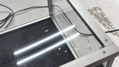Teca per modelli in scala 1/8 con impianto luci funzionante, misure ESTERNE: 71,5 x 37,5 x 26 cm, misure INTERNE: 68 x 34 x 21 cm, piccoli segni sulla parte superiore come da foto - foto 5