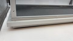 Teca per modelli in scala 1/8 con impianto luci funzionante, misure ESTERNE: 71,5 x 37,5 x 26 cm, misure INTERNE: 68 x 34 x 21 cm, piccoli segni sulla parte superiore come da foto - foto 3