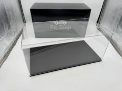 Luxcase teca con base in similpelle nera per modelli scala 1/12, misure INTERNE 45x24x18,5 cm altezza, ESTERNE COMPRESE DI B?