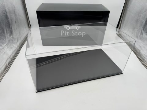 Luxcase teca con base in similpelle nera per modelli scala 1/12, misure INTERNE 45x24x18,5 cm altezza, ESTERNE COMPRESE DI BASE 45,5x25x20,6 cm altezza