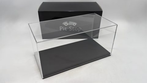 Luxcase teca in plexiglass con base nera per modelli scala 1/18, misure INTERNE 31.5x15x13.5 cm altezza, ESTERNE COMPRESE DI BASE 32.2x16.1x15.5 altezza