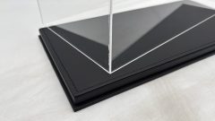 Luxcase teca in plexiglass con base nera per modelli scala 1/18, misure INTERNE 31.5x15x13.5 cm altezza, ESTERNE COMPRESE DI BASE 32.2x16.1x15.5 altezza - foto 2