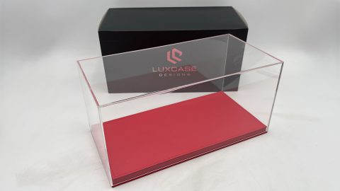 Luxcase teca con base in similpelle per modelli scala 1/18, misure interne 31,5x15,5x13,5 cm altezza, ESTERNE COMPRESE DI BASE 32,2x16,1x15,5 cm altezza