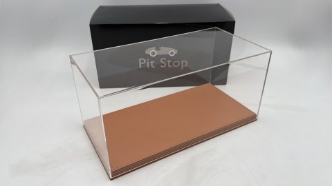Luxcase teca in plexiglass con base beige per modelli scala 1/18, misure INTERNE 31.5x15x13.5 cm altezza, ESTERNE COMPRESE DI BASE 32.2x16.1x15.5 altezza