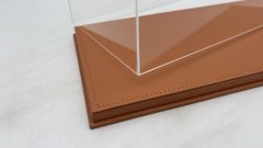 Luxcase teca in plexiglass con base beige per modelli scala 1/18, misure INTERNE 31.5x15x13.5 cm altezza, ESTERNE COMPRESE DI BASE 32.2x16.1x15.5 altezza - foto 2